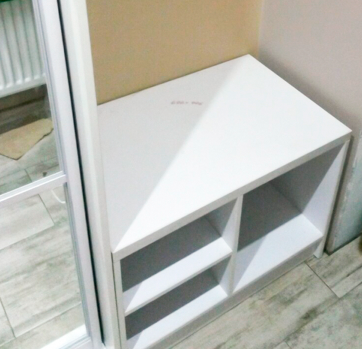 Біла гардеробна